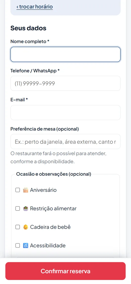 Tela de reserva no celular com os dados do cliente e botão Confirmar reserva